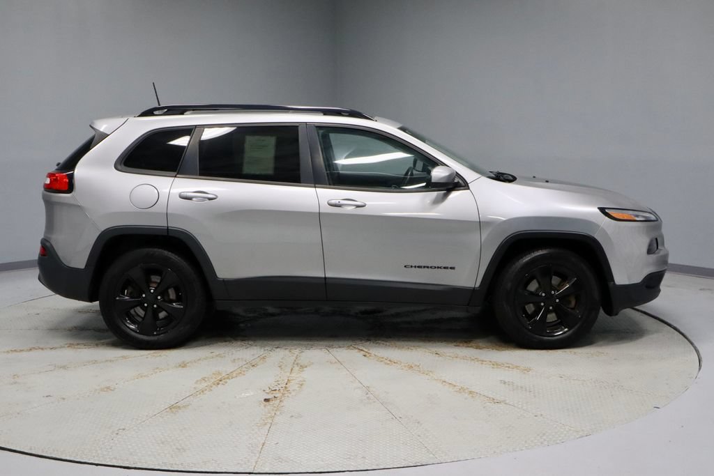 Used 2016 Jeep Cherokee Latitude w/ Comfort/Convenience Group AWD/4WD image 12