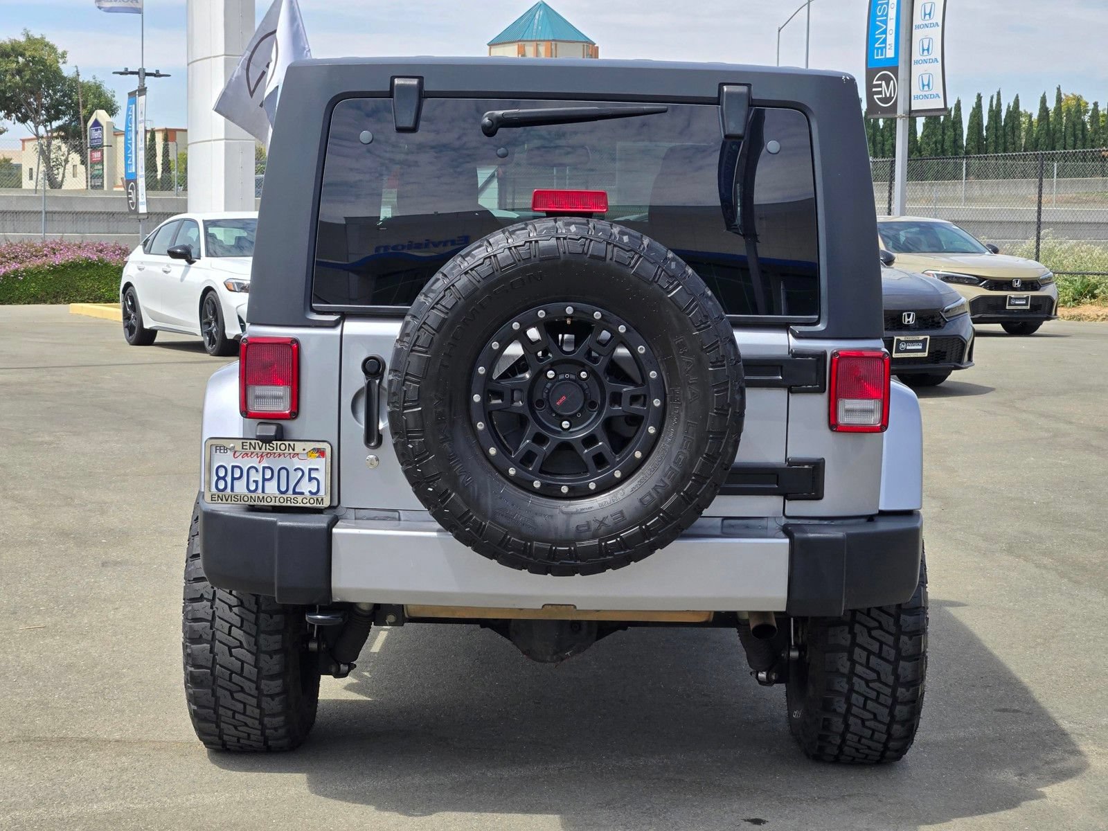 Used 2018 Jeep Wrangler Unlimited Sahara AWD/4WD image 6