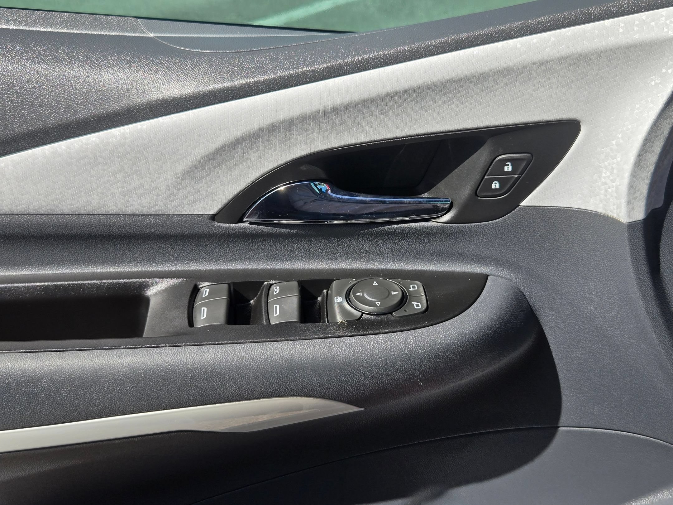 Used 2019 Chevrolet Bolt Premier w/ Infotainment Package FWD image 12