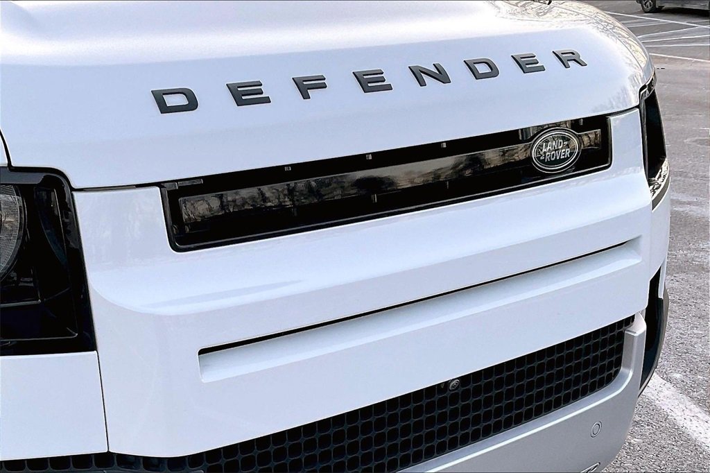 Used 2025 Land Rover Defender 110 S image 32