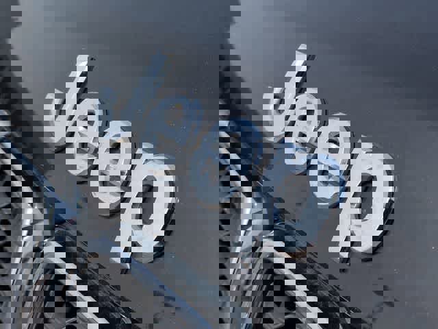 Used 2018 Jeep Grand Cherokee Limited image 12