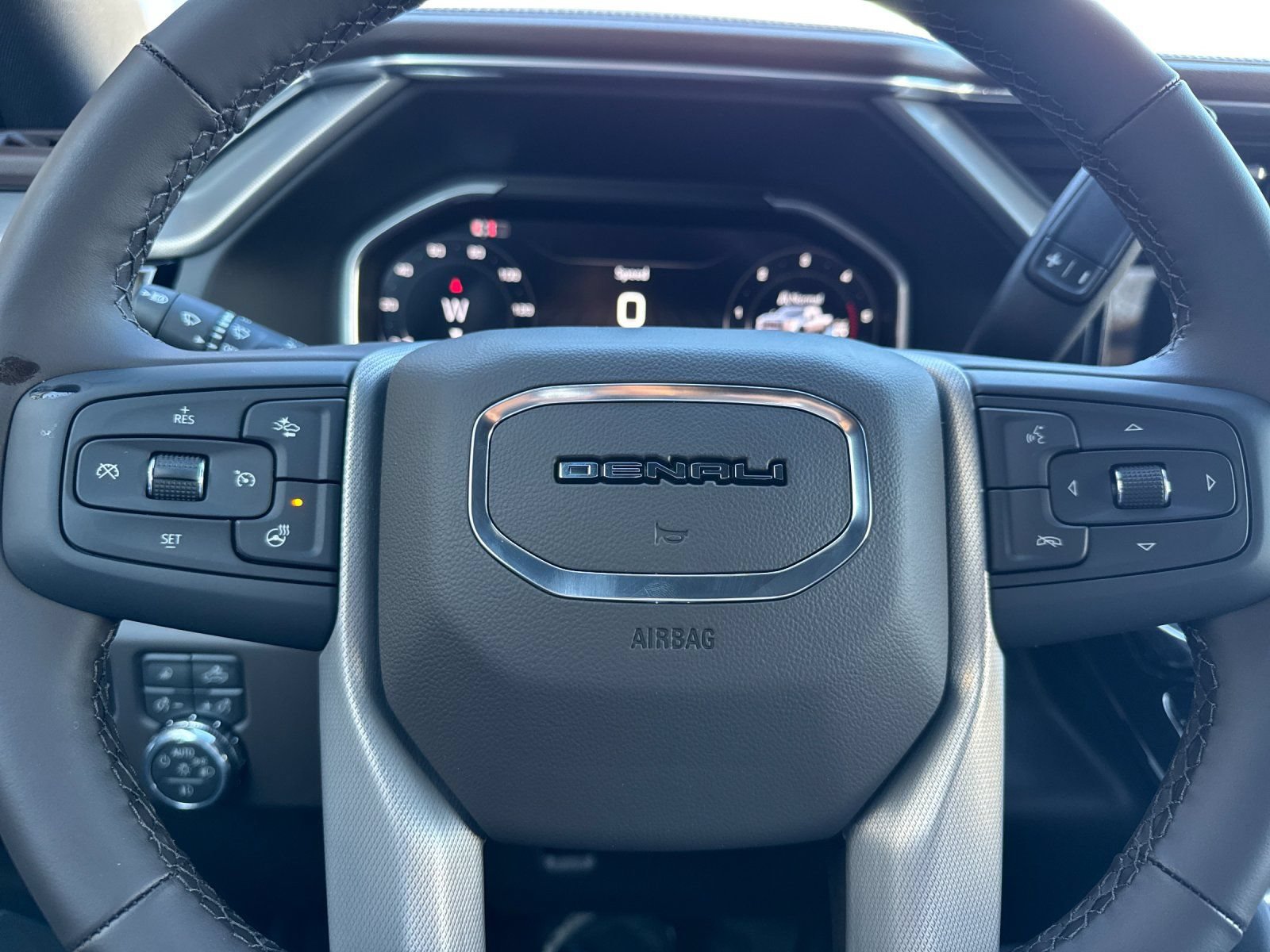 New 2026 GMC Sierra 2500 Denali w/ Denali Reserve Package AWD/4WD image 26