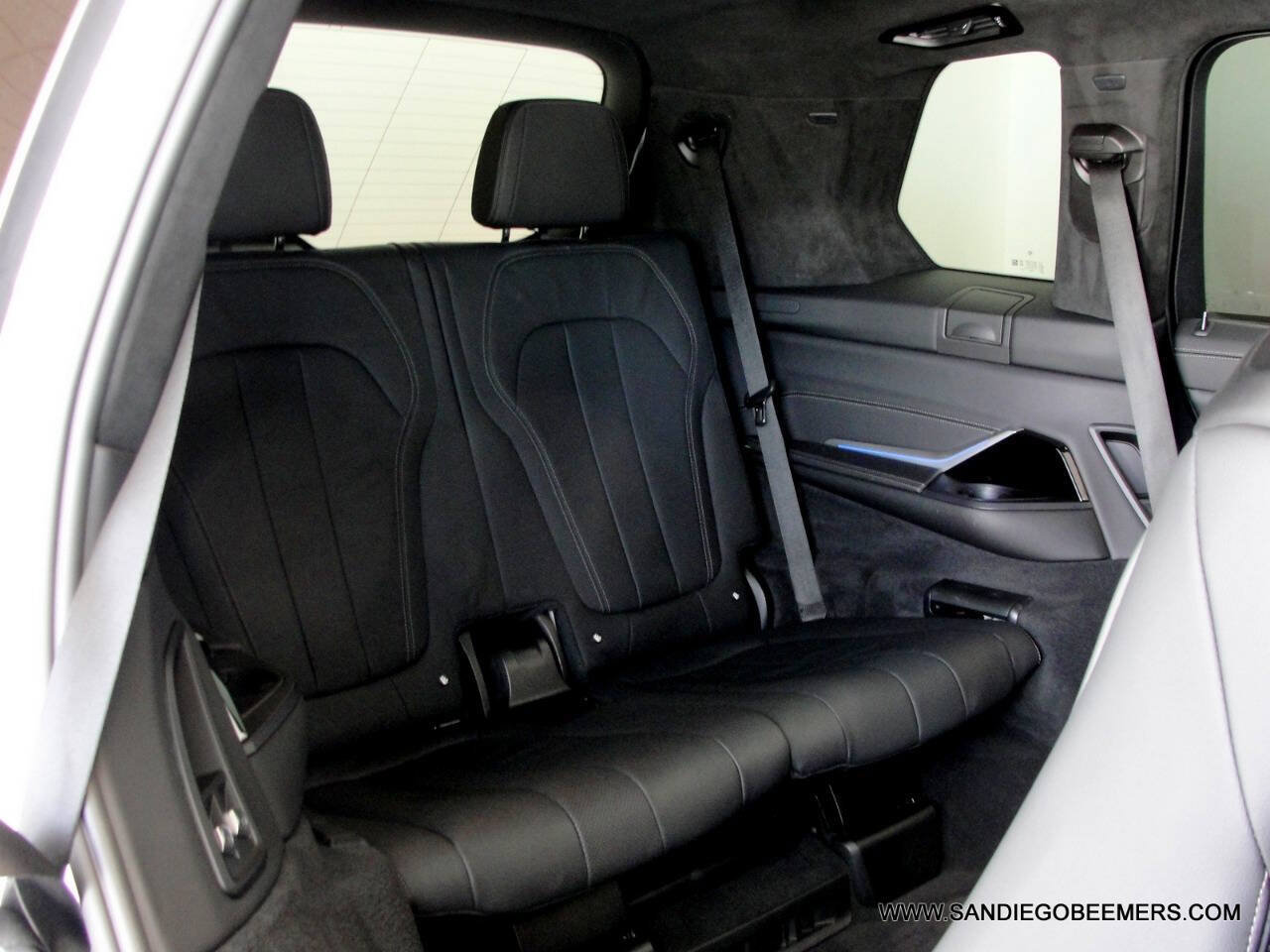 Used 2022 BMW X7 xDrive40i w/ M Sport Package AWD/4WD image 52