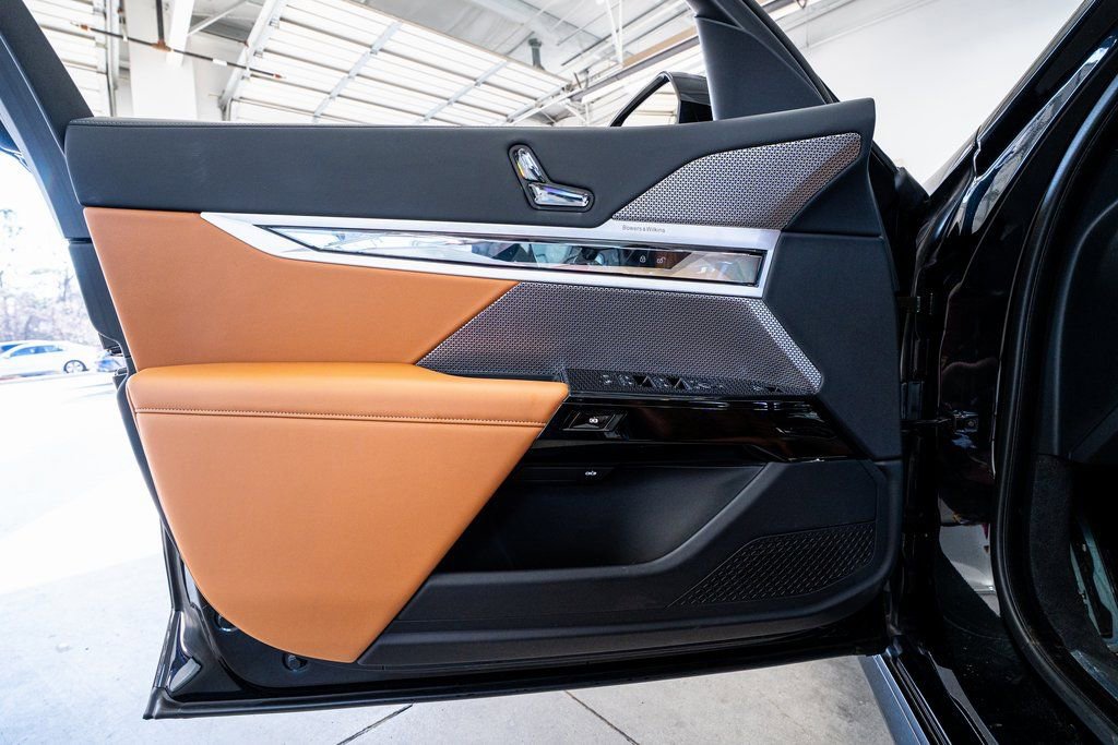 Used 2023 BMW 740i 740i w/ Parking Assistance Package image 29