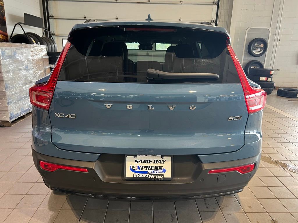 Used 2024 Volvo XC40 B5 Core AWD/4WD image 7