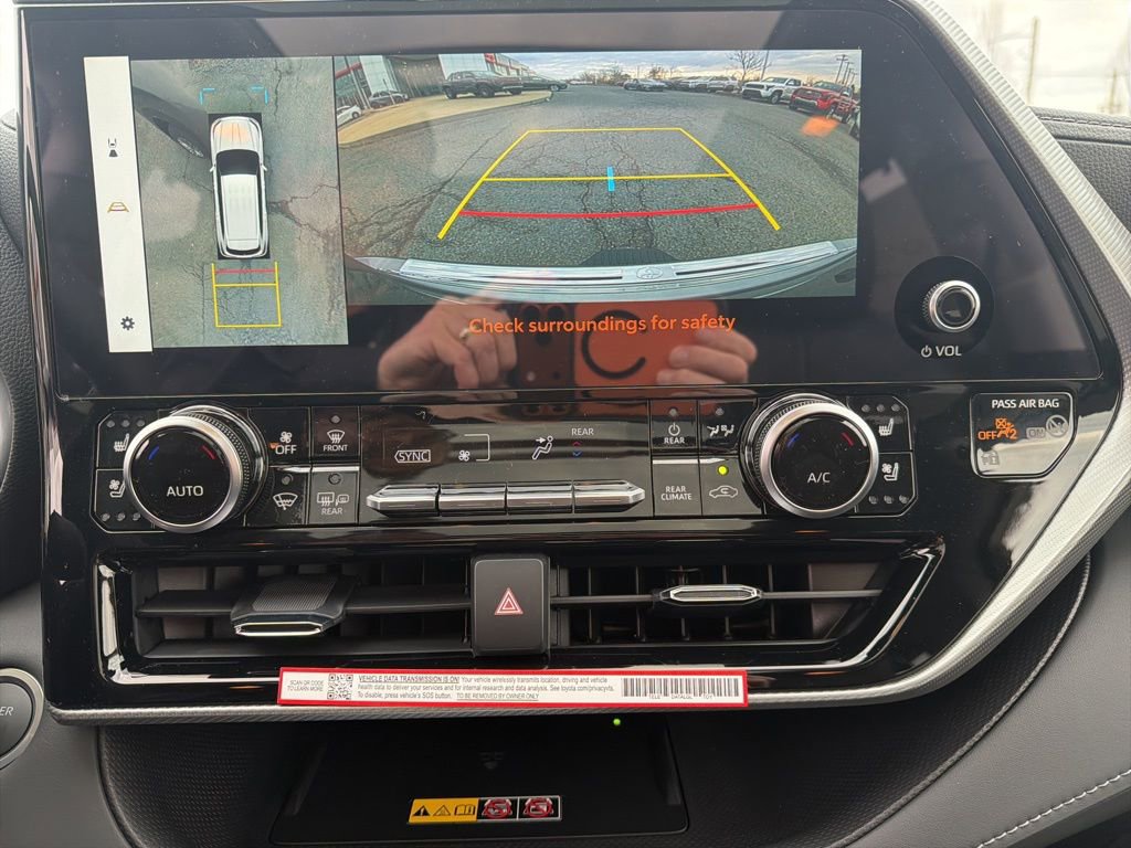 New 2026 Toyota Highlander Platinum image 14