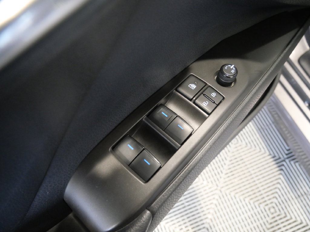 Used 2023 Toyota Camry SE w/ Cold Weather Package FWD image 14
