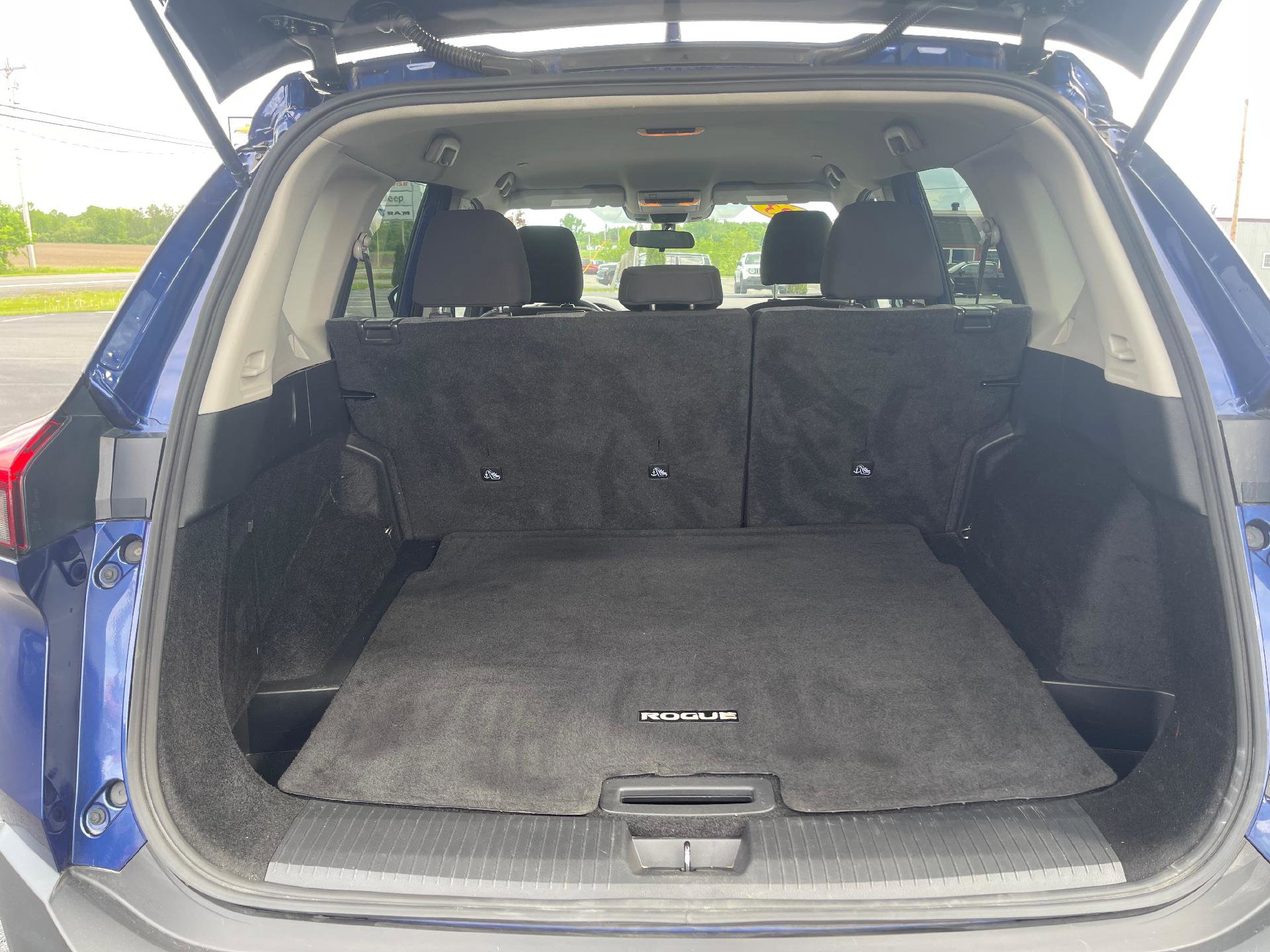 Used 2023 Nissan Rogue SV image 7