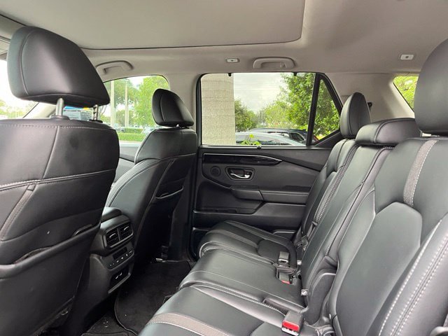 Used 2023 Honda Pilot Touring image 6
