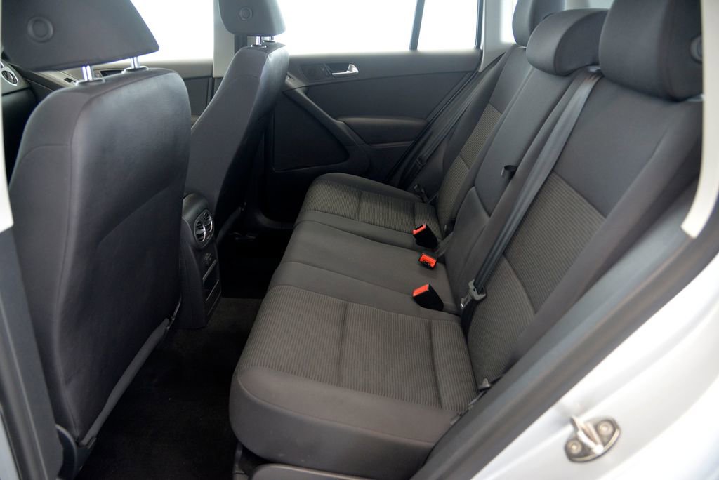 Used 2017 Volkswagen Tiguan S image 28