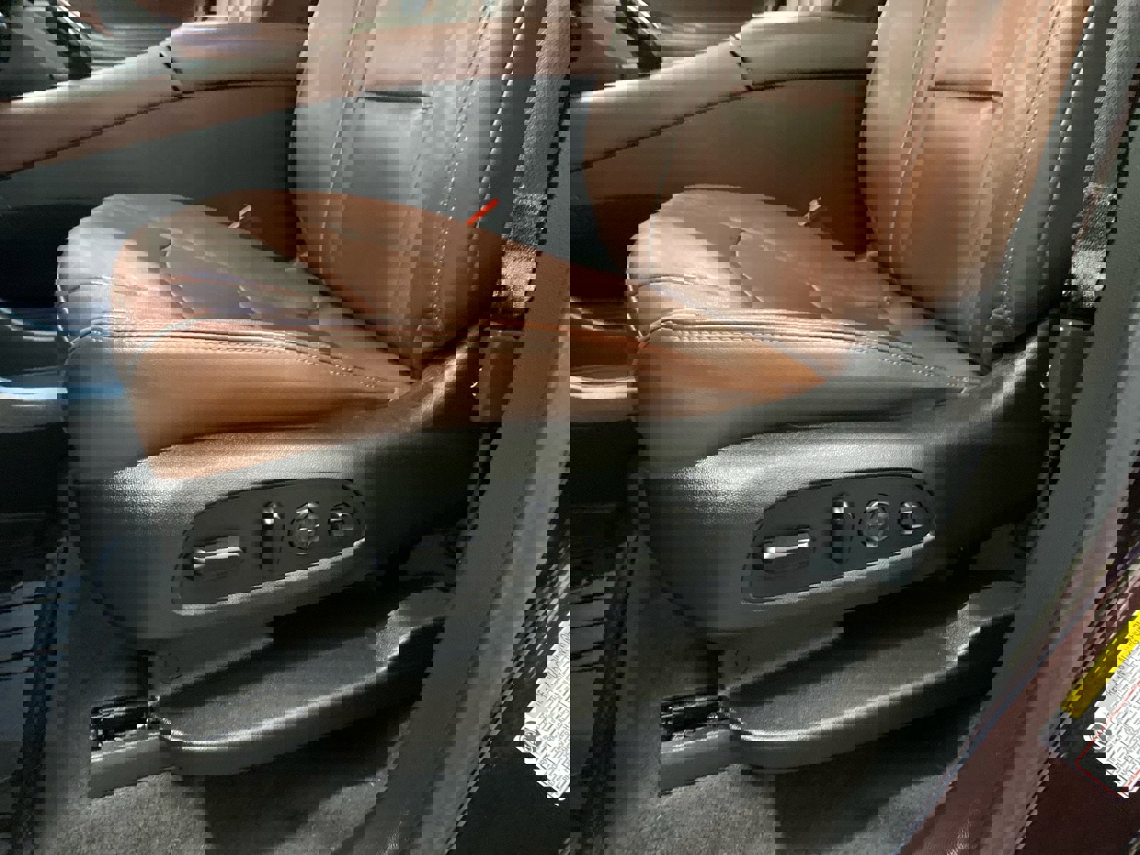 Used 2021 Buick Enclave Avenir w/ Avenir Technology Package image 18