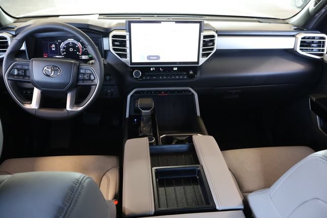 Used 2025 Toyota Tundra Limited AWD/4WD image 14
