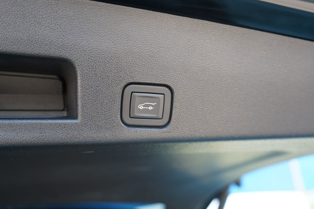 Used 2025 Chevrolet Traverse LT FWD image 26