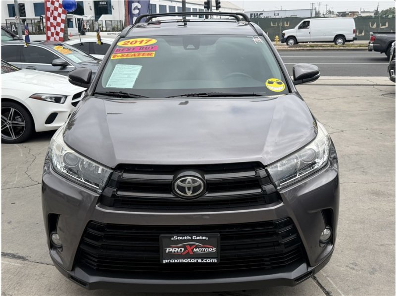 Used 2017 Toyota Highlander SE FWD image 9