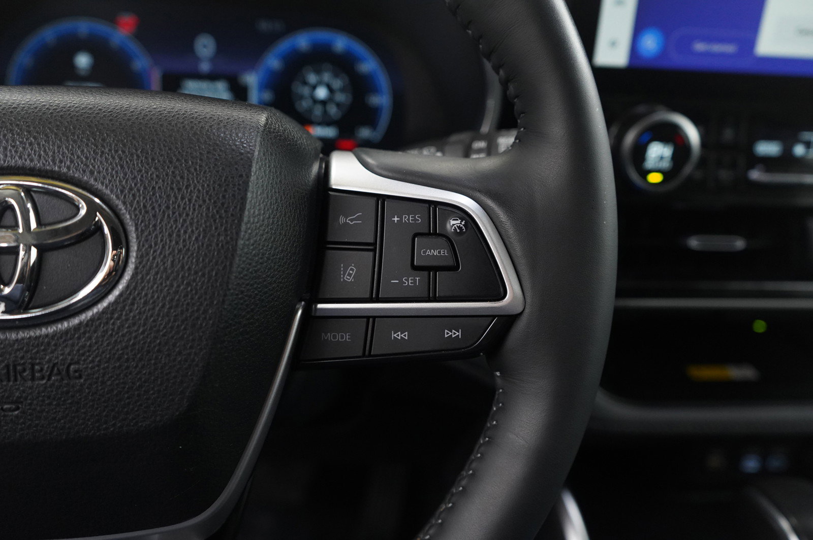 Used 2024 Toyota Highlander Platinum image 17