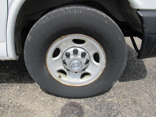 Used 2015 Chevrolet Express 2500 RWD image 10
