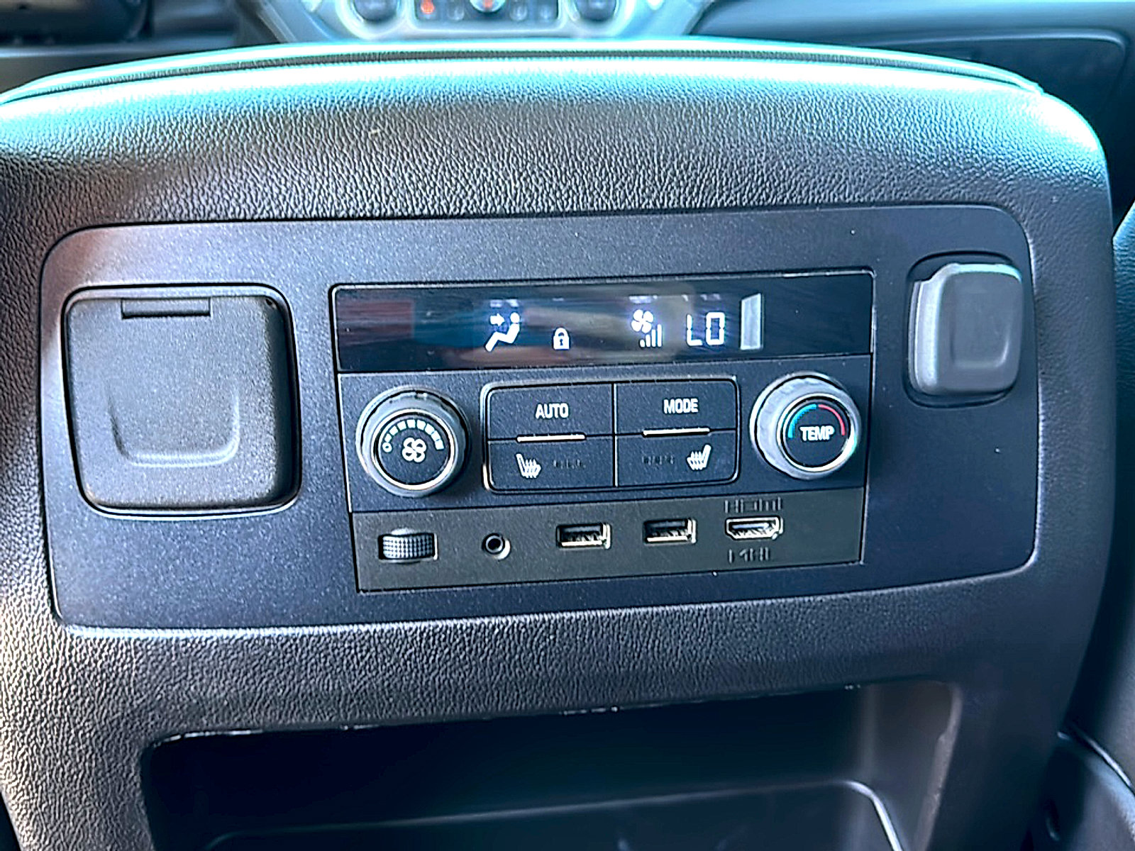 Used 2018 GMC Yukon XL SLT w/ Premium Edition RWD image 23