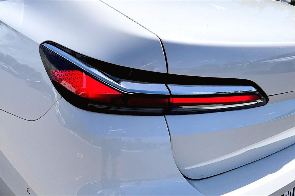 Used 2023 BMW 740i RWD image 26
