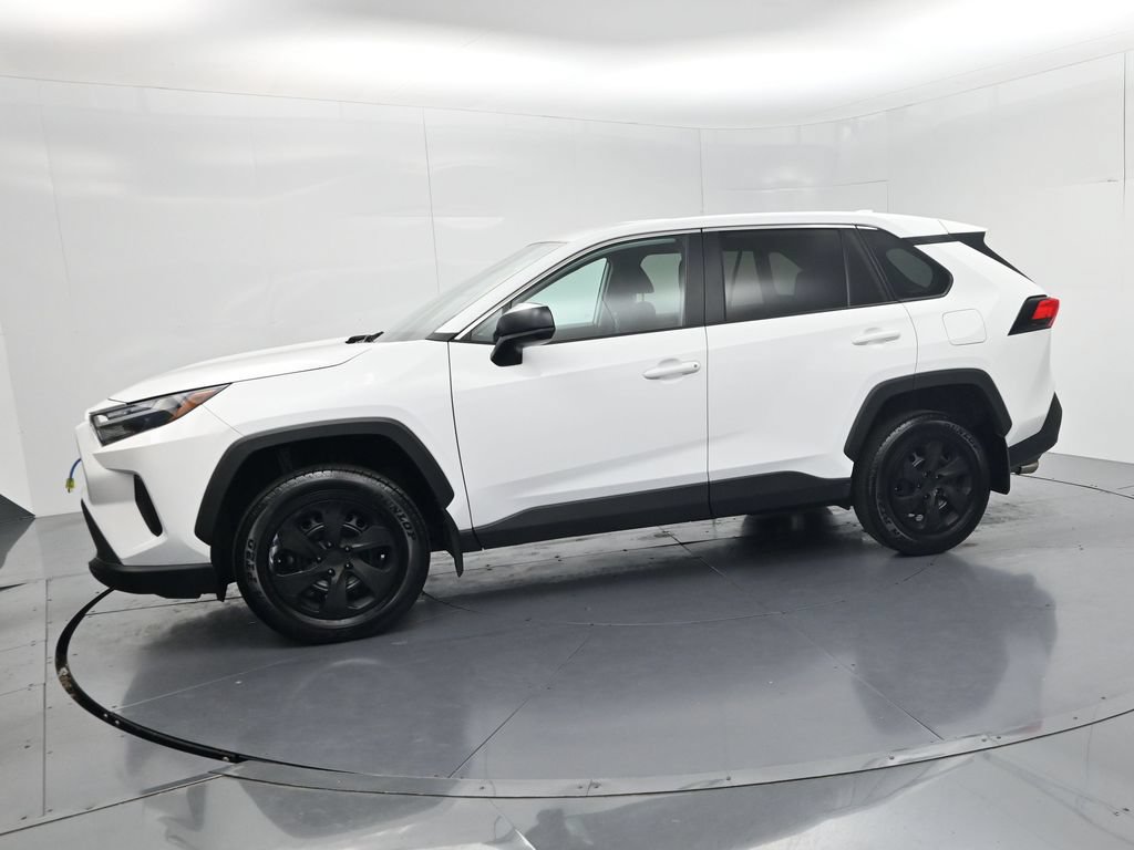 Used 2024 Toyota RAV4 LE AWD/4WD image 4