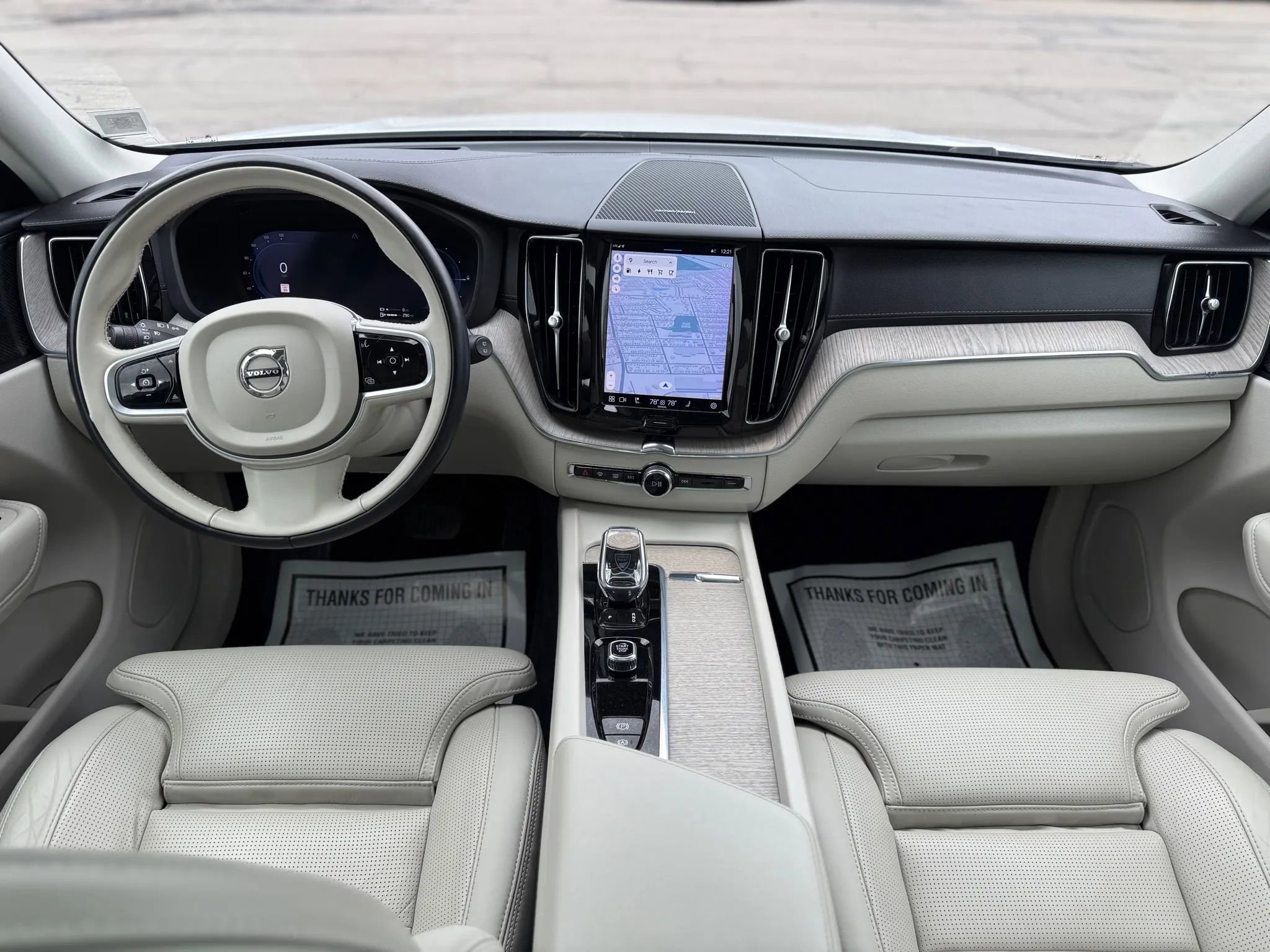 Used 2022 Volvo XC60 T8 Inscription w/ Advanced Package image 2