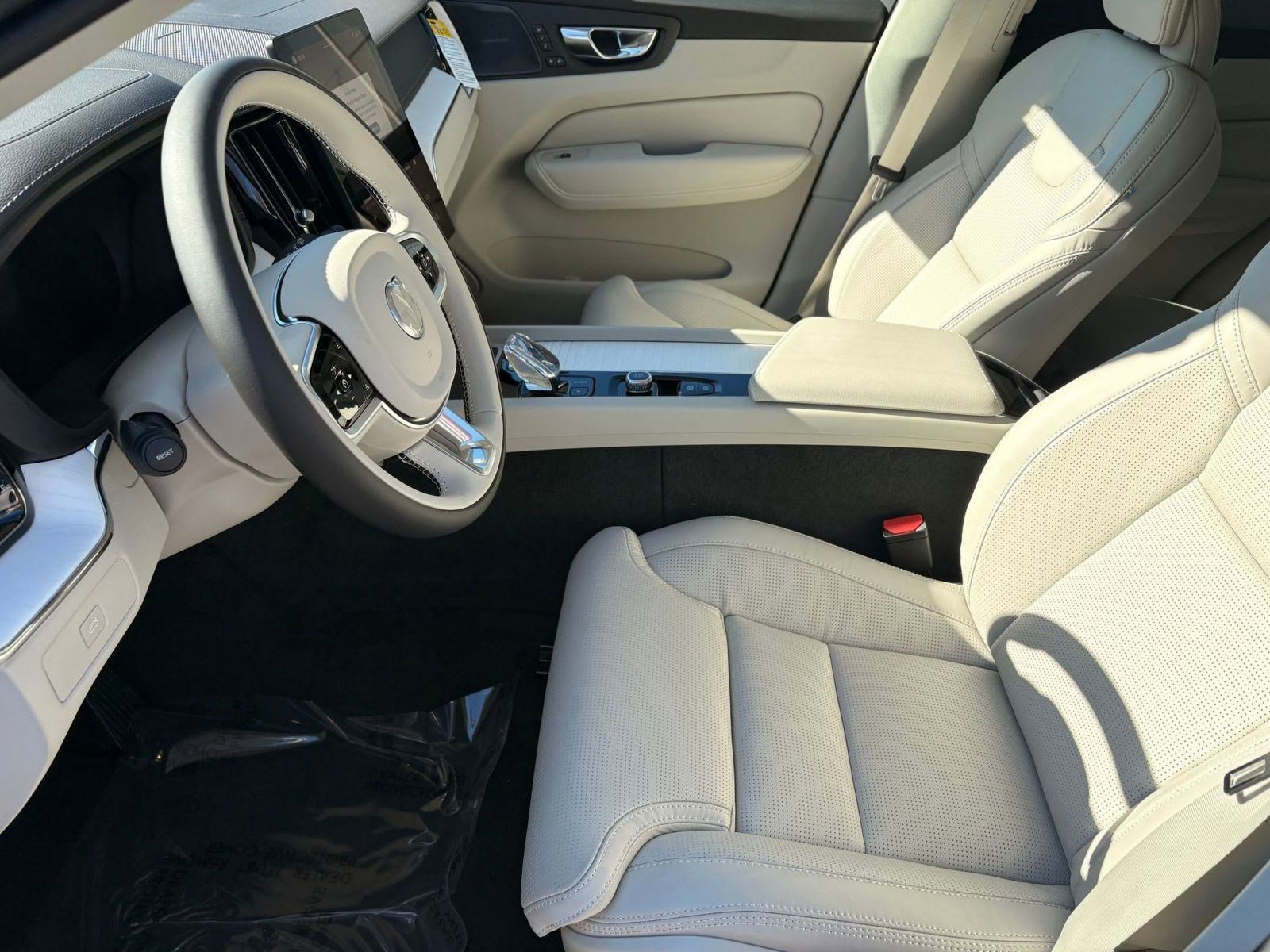 New 2026 Volvo XC60 B5 Ultra w/ Climate Package image 5