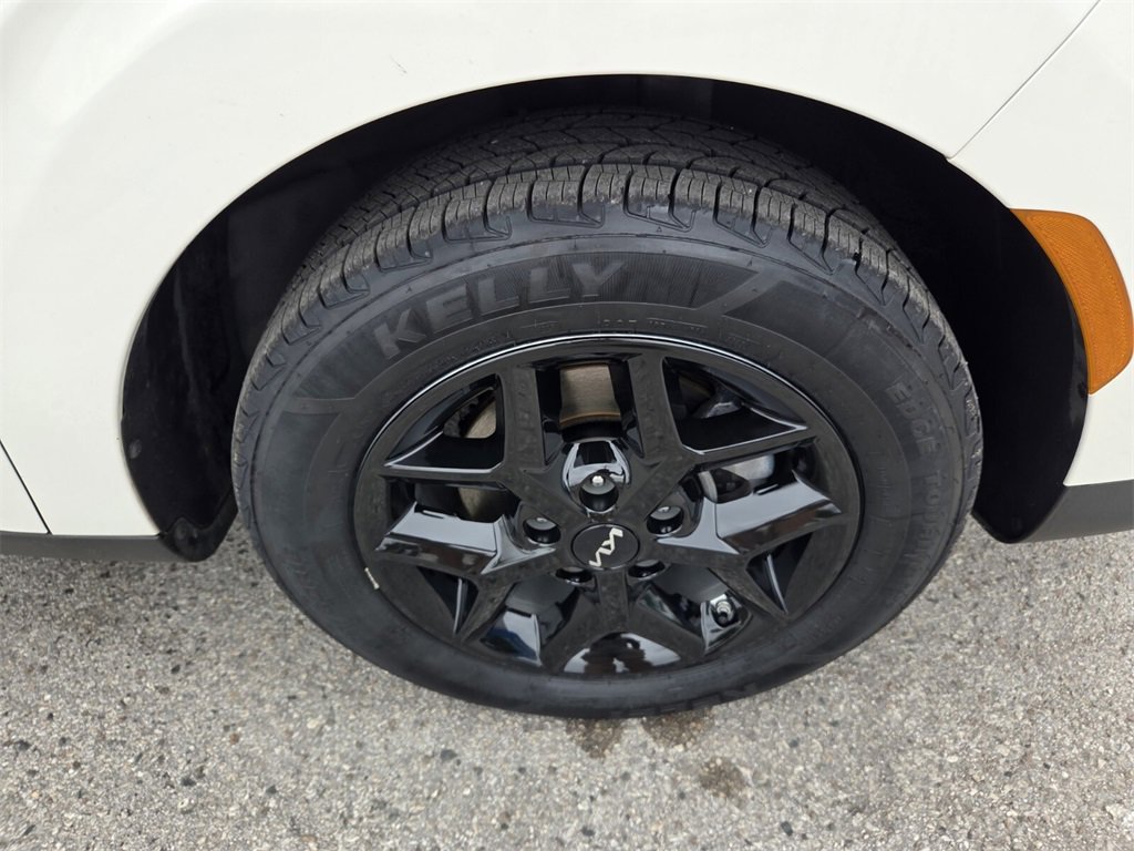 Used 2023 Kia Soul LX w/ LX Technology Package image 17