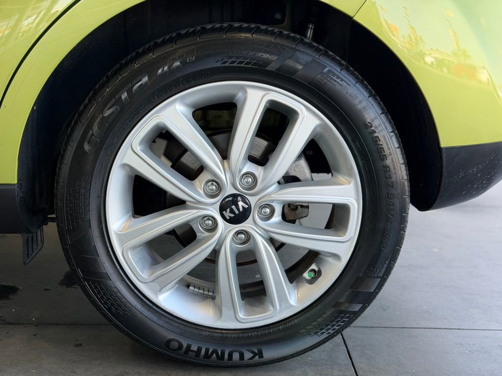 Used 2019 Kia Soul + FWD image 16