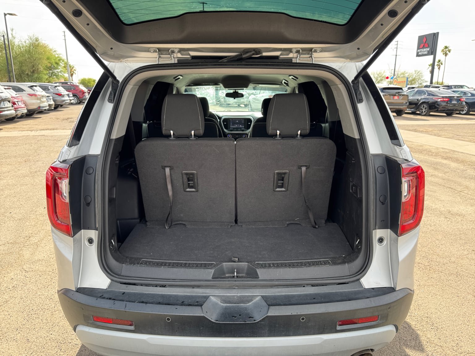Used 2020 GMC Acadia SLE FWD image 19