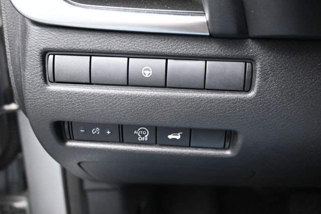 Used 2025 Nissan Rogue SV AWD/4WD image 36