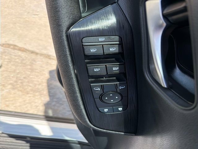Used 2025 Nissan Kicks SV AWD/4WD image 18