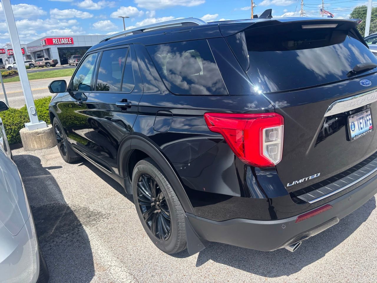 Used 2021 Ford Explorer Limited w/ Equipment Group 301A AWD/4WD image 6