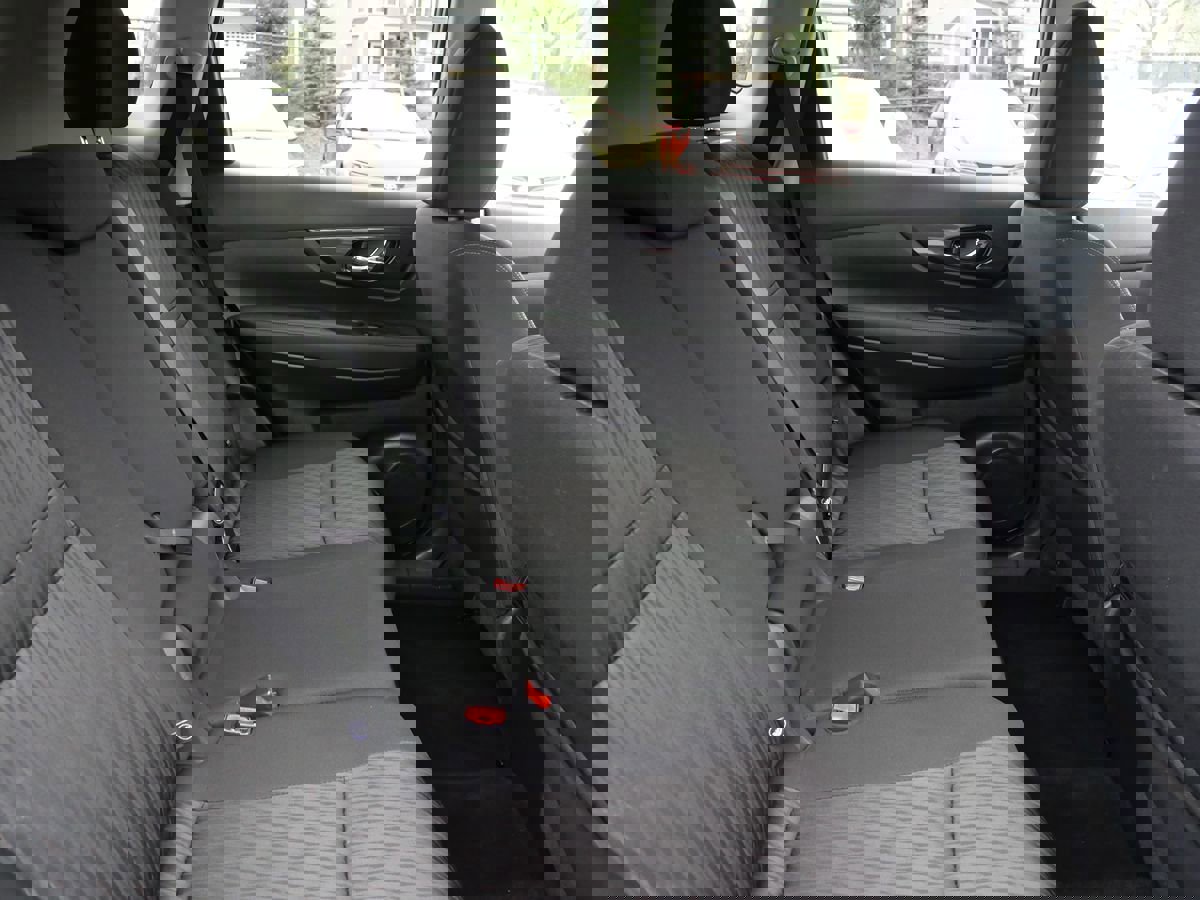 Used 2017 Nissan Rogue SV w/ SV Premium Package image 27