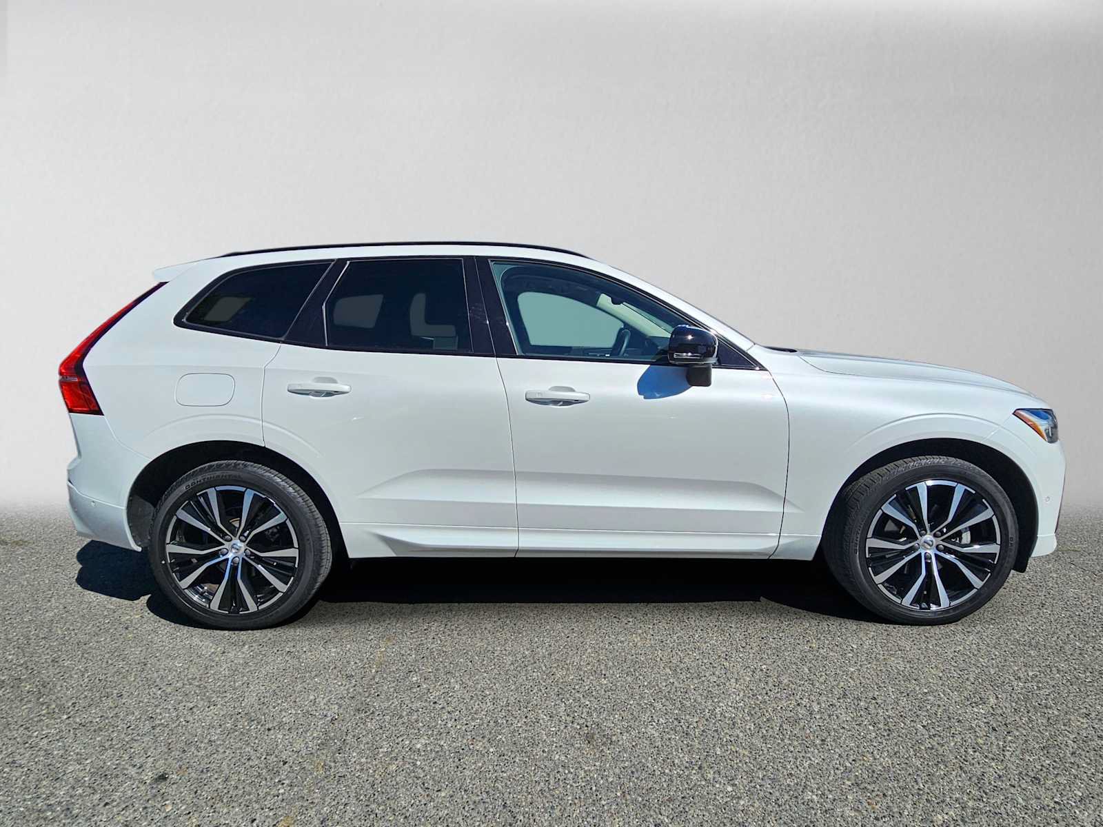 Used 2023 Volvo XC60 B5 Plus w/ Protection Package Premier AWD/4WD image 2