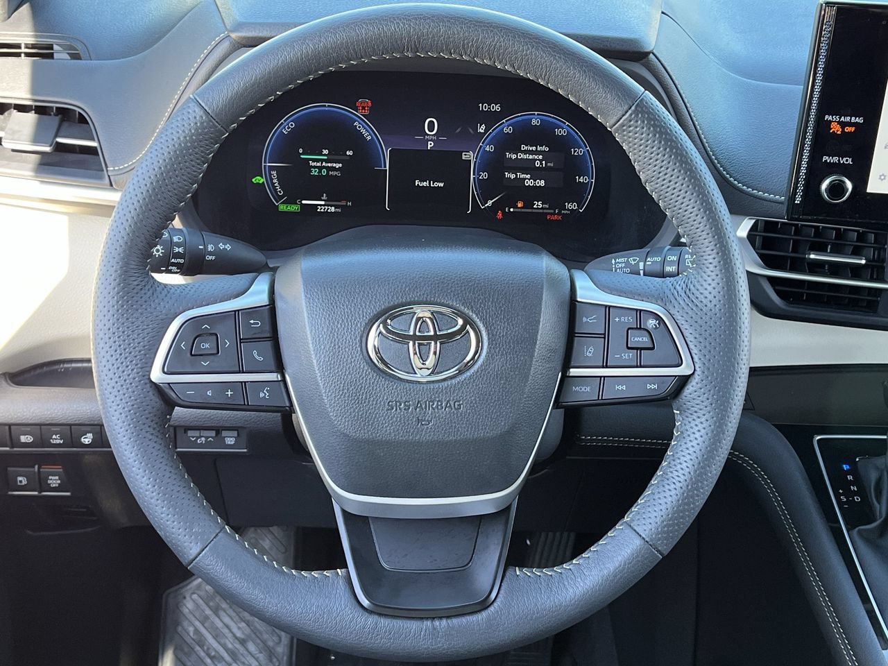 Used 2025 Toyota Sienna Platinum FWD image 11