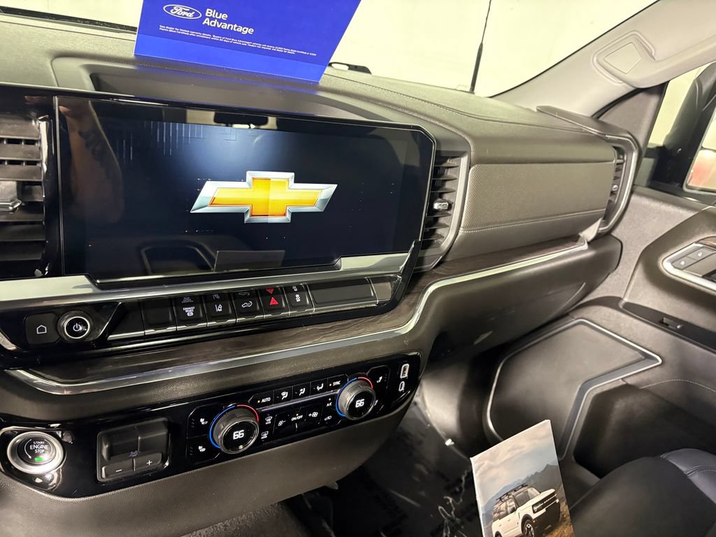 Used 2024 Chevrolet Silverado 2500 LTZ AWD/4WD image 18