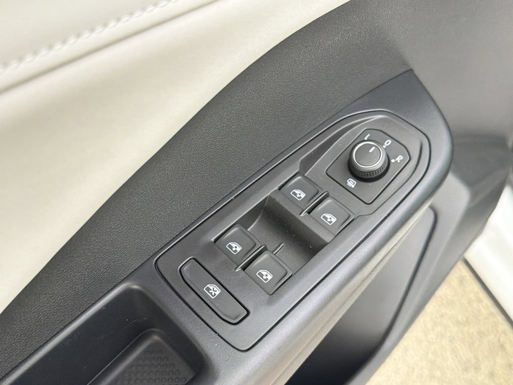 New 2026 Volkswagen Taos SE FWD image 24
