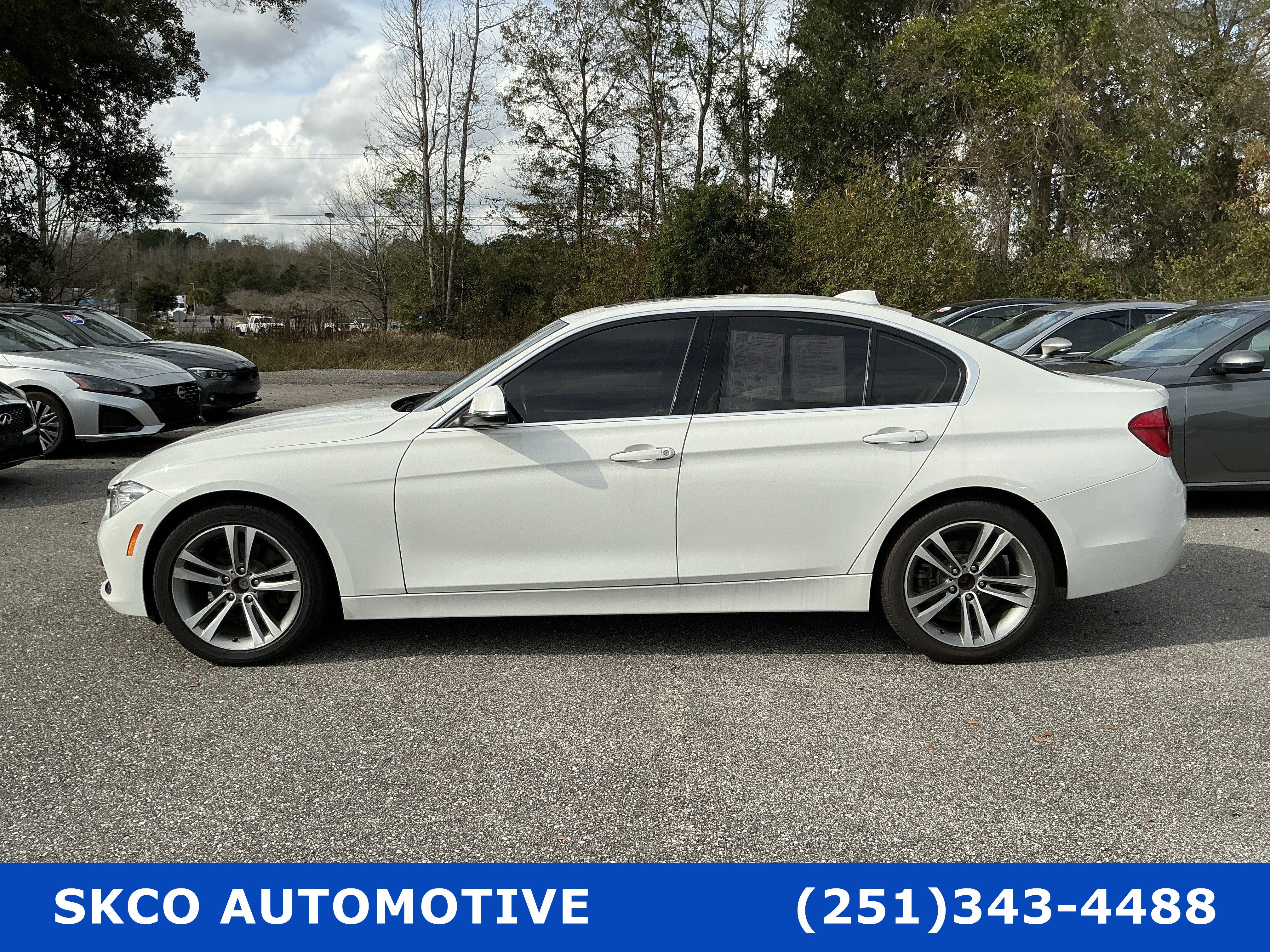 Used 2017 BMW 330i xDrive Sedan w/ Premium Package AWD/4WD image 2