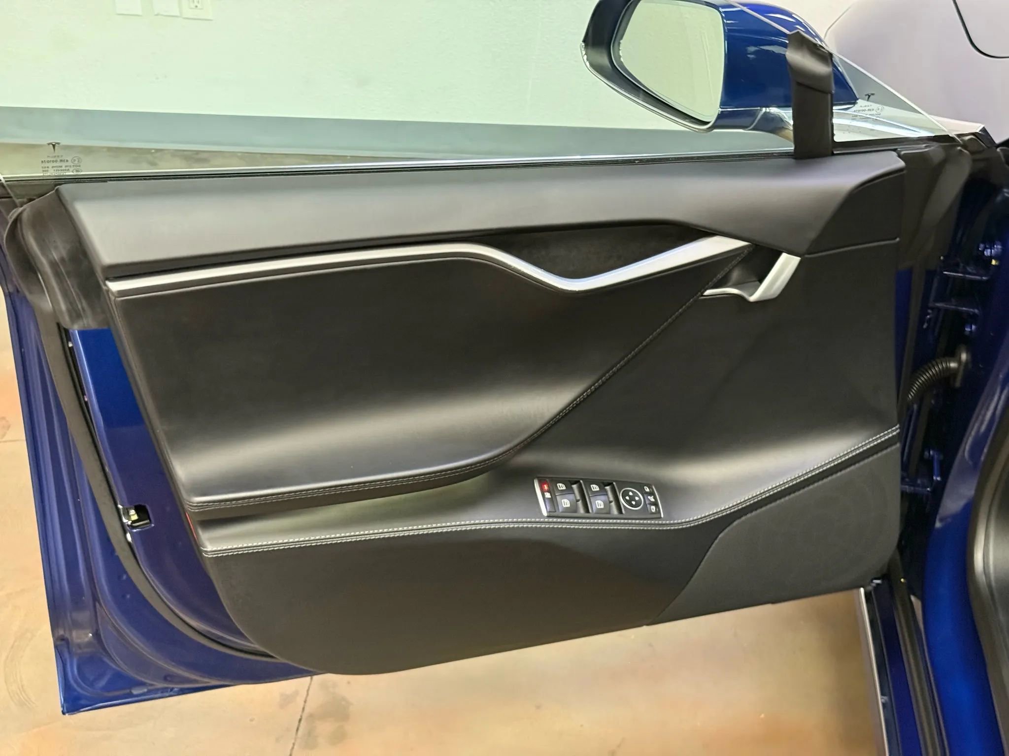 Used 2019 Tesla Model S Standard Range image 12