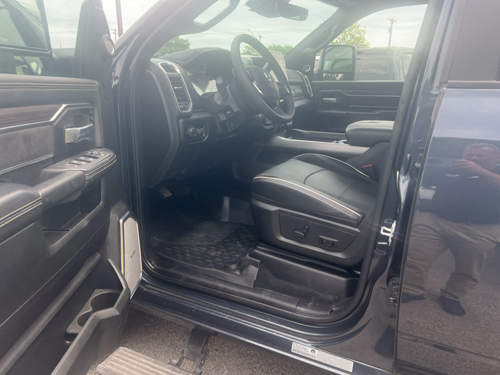 Used 2025 RAM 2500 Laramie AWD/4WD image 2