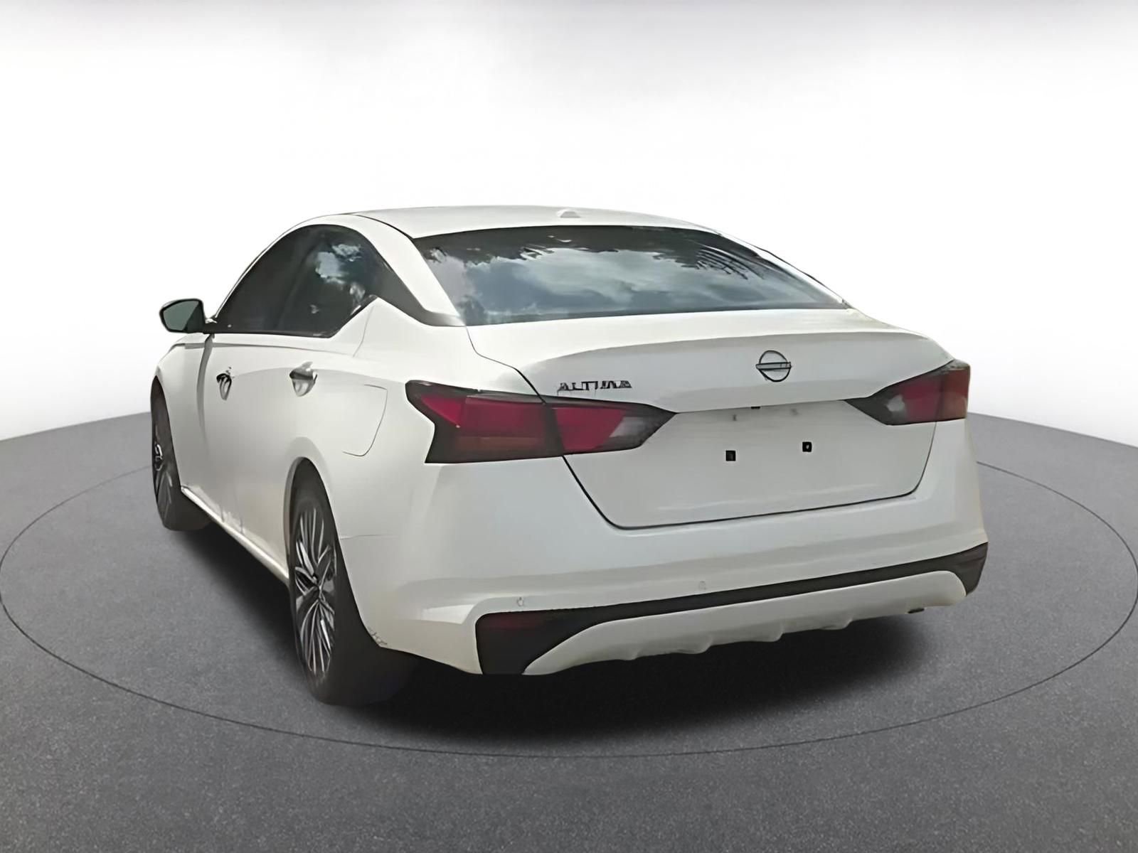 Used 2025 Nissan Altima 2.5 SV FWD image 4