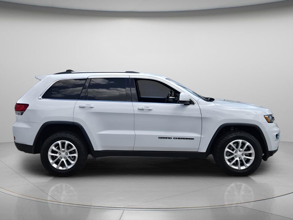 Used 2021 Jeep Grand Cherokee Laredo image 3