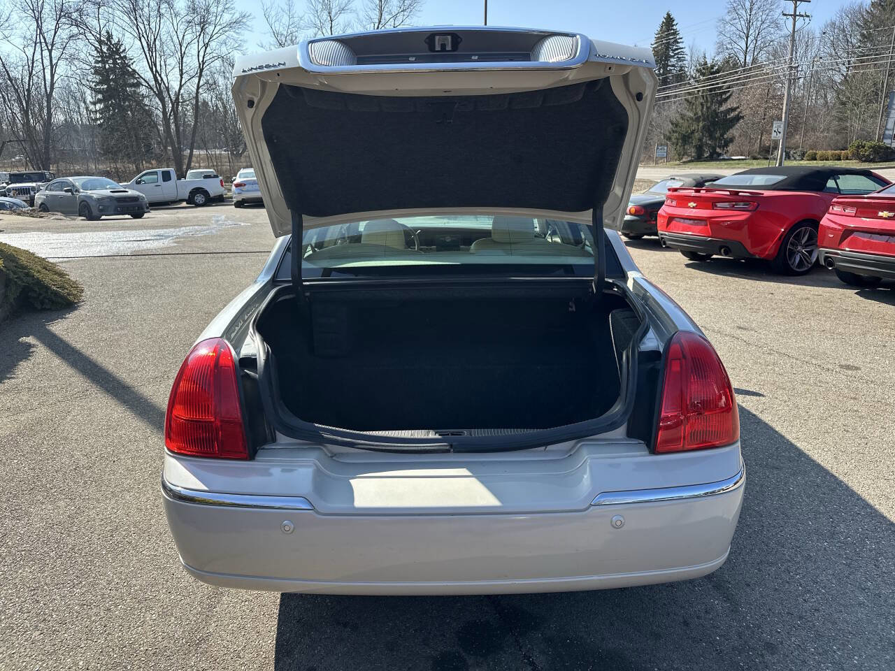 Used 2004 Lincoln Town Car Ultimate image 6