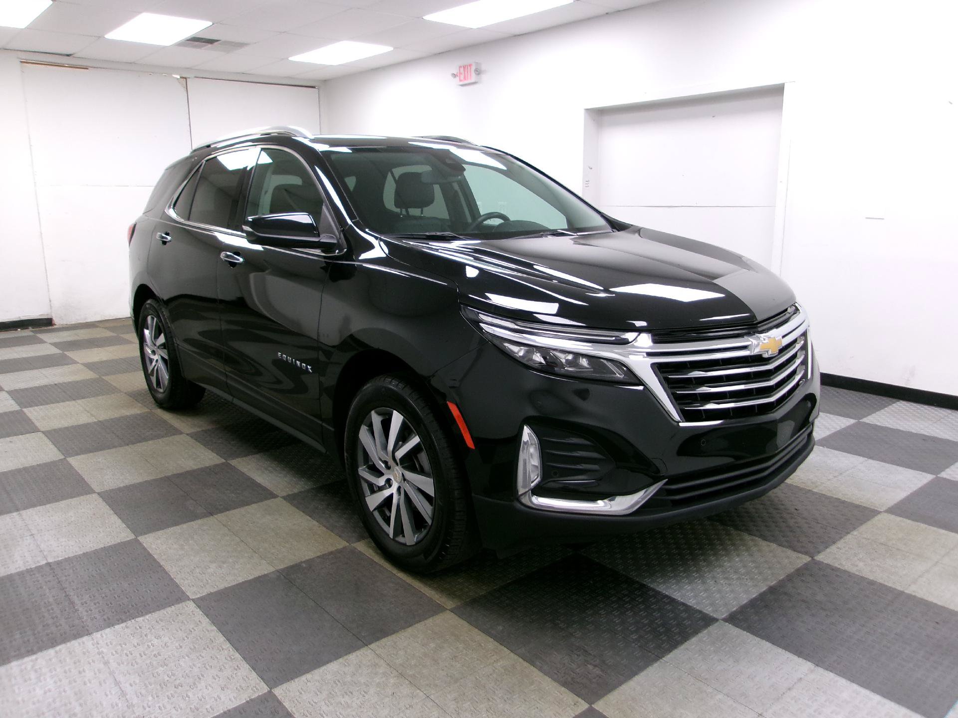 Used 2023 Chevrolet Equinox Premier w/ LPO, Floor Liner Package AWD/4WD image 14