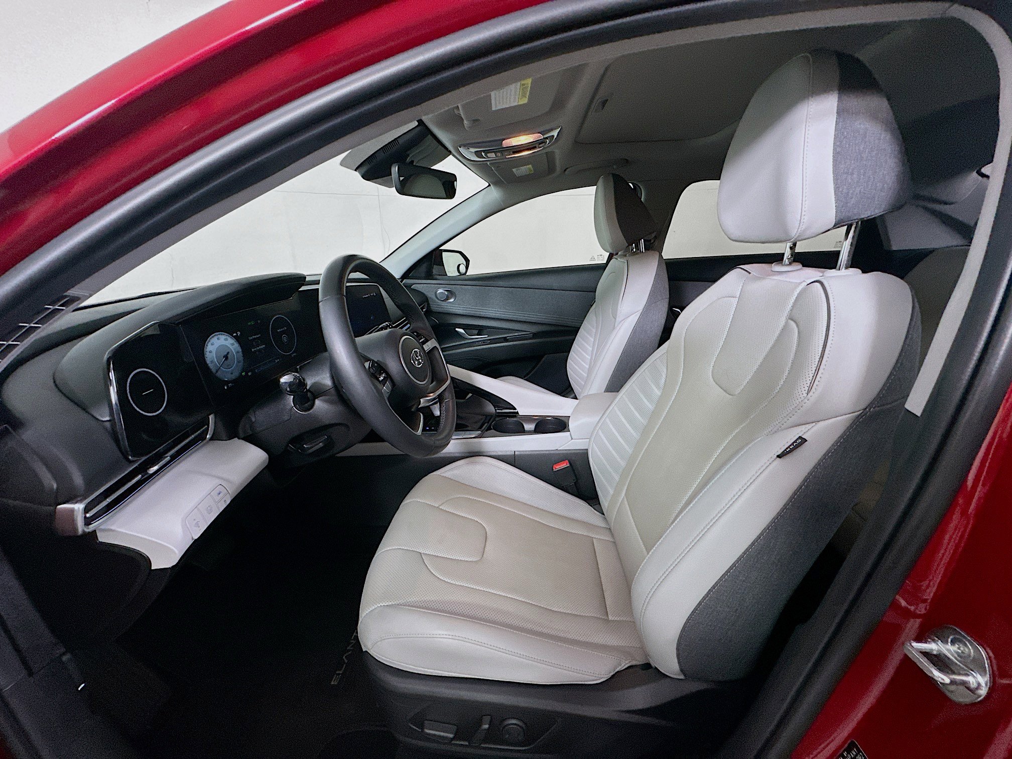 Used 2023 Hyundai Elantra Limited w/ Preferred Accessory Package image 13