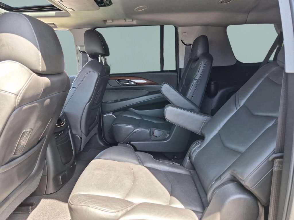 Used 2019 Cadillac Escalade ESV Premium Luxury AWD/4WD image 25