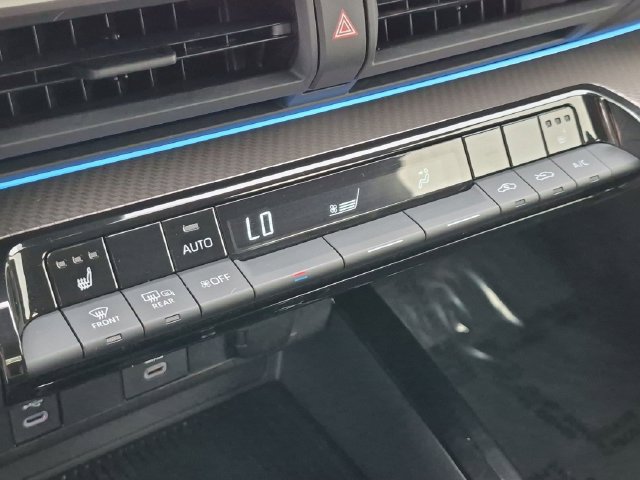 Certified 2025 Toyota Prius XLE FWD image 22