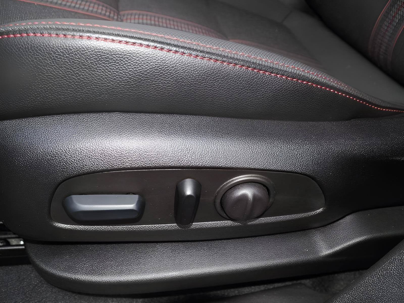 Used 2024 Chevrolet Equinox RS w/ LPO, Floor Liner Package FWD image 24