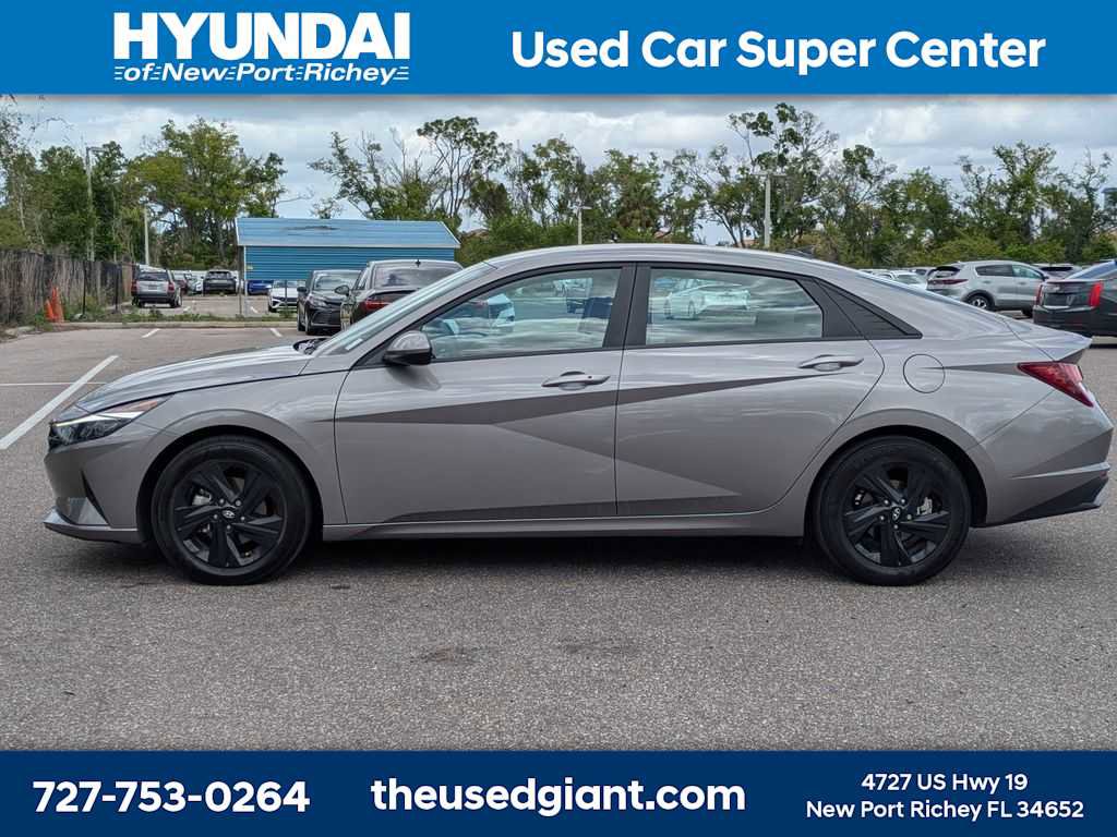 Certified 2023 Hyundai Elantra SEL image 2