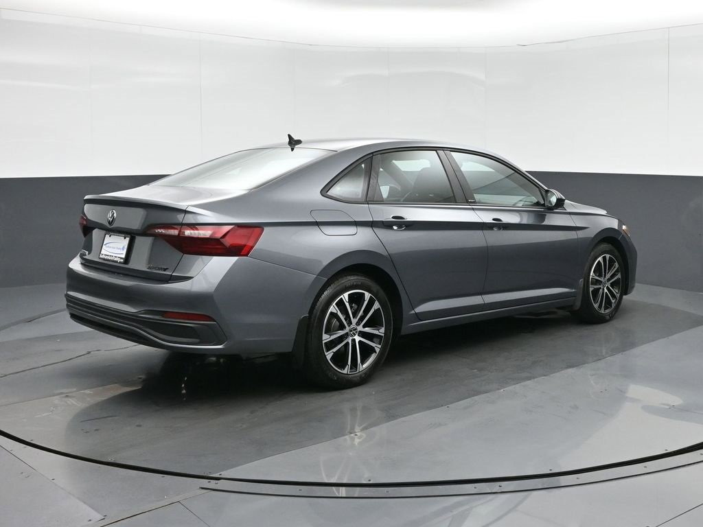 Used 2024 Volkswagen Jetta Sport image 7