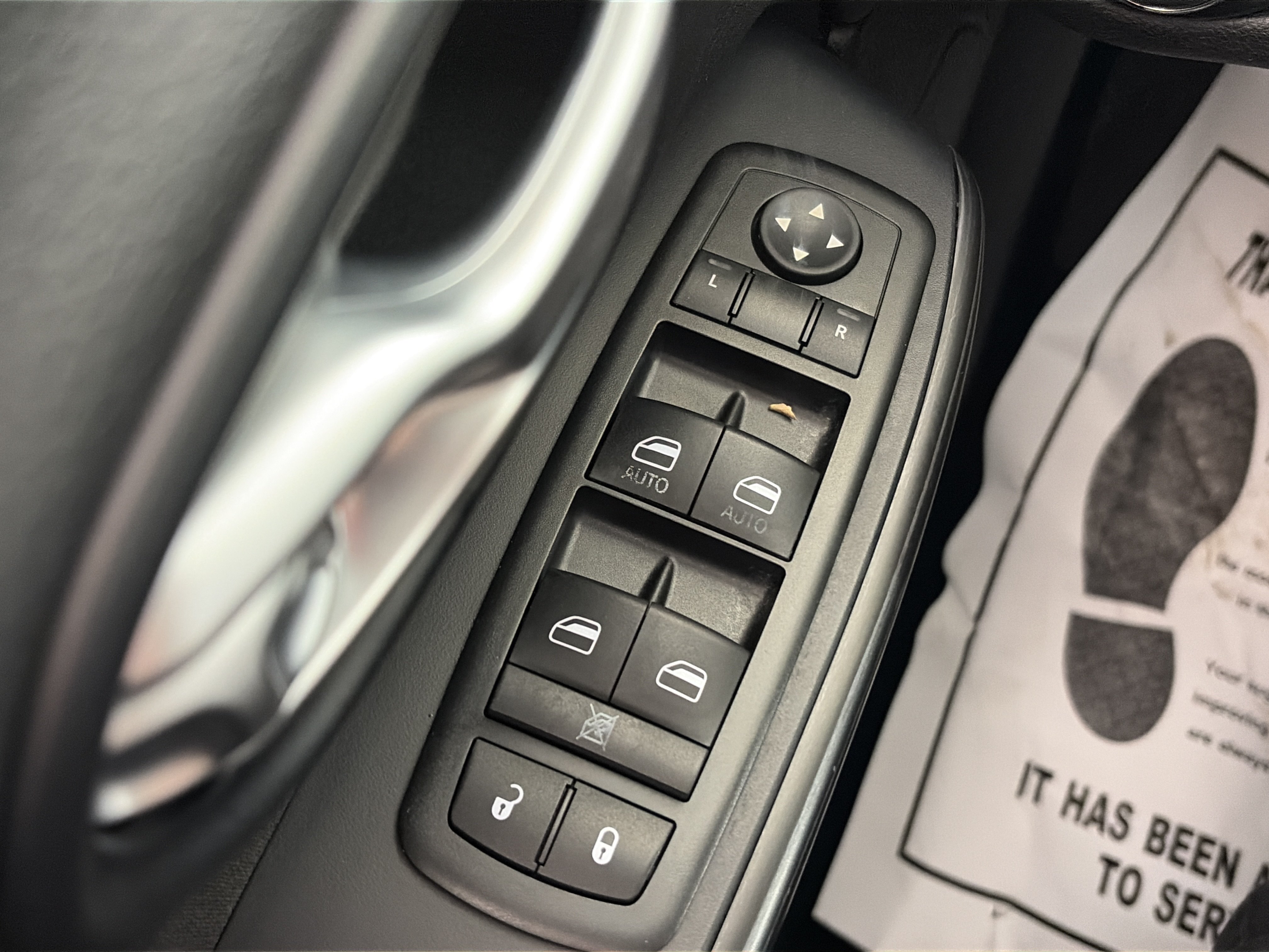 Used 2015 Jeep Cherokee Latitude w/ Cold Weather Group AWD/4WD image 34